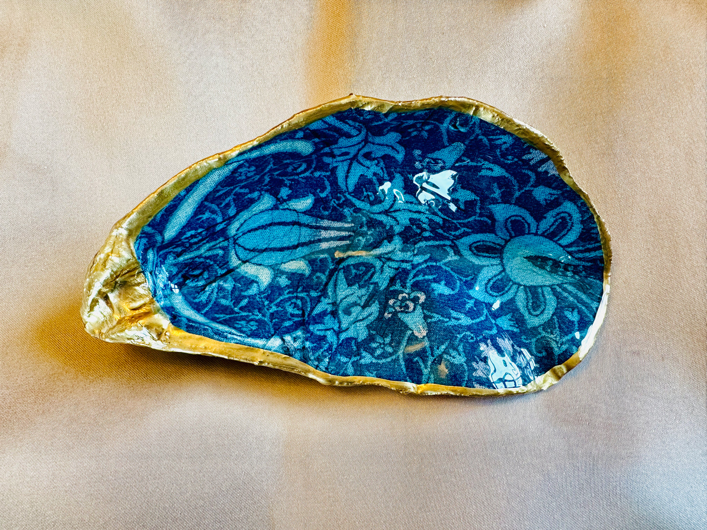 William Morris Tulip in Blue Oyster Shell