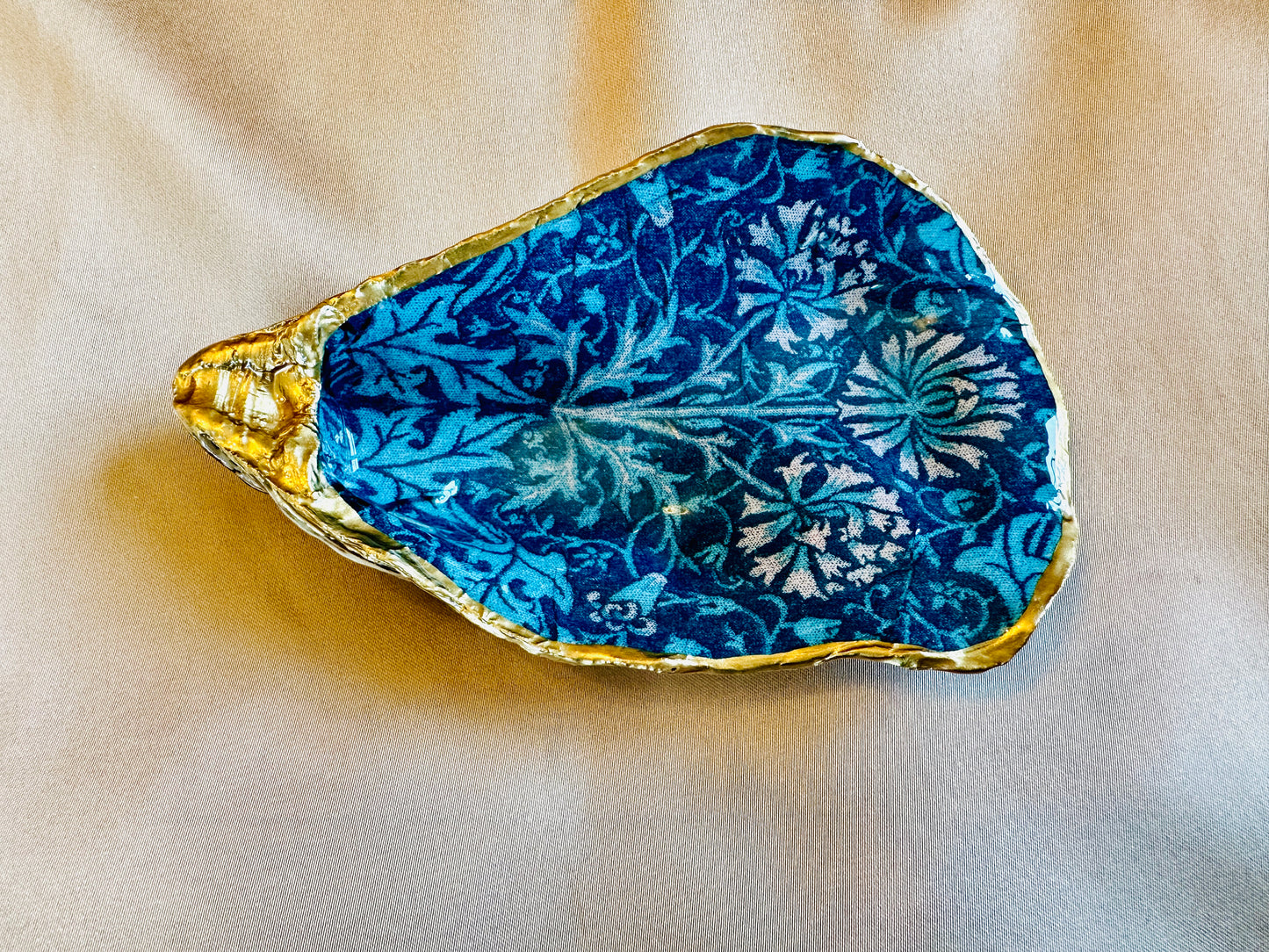 William Morris Tulip in Blue Oyster Shell