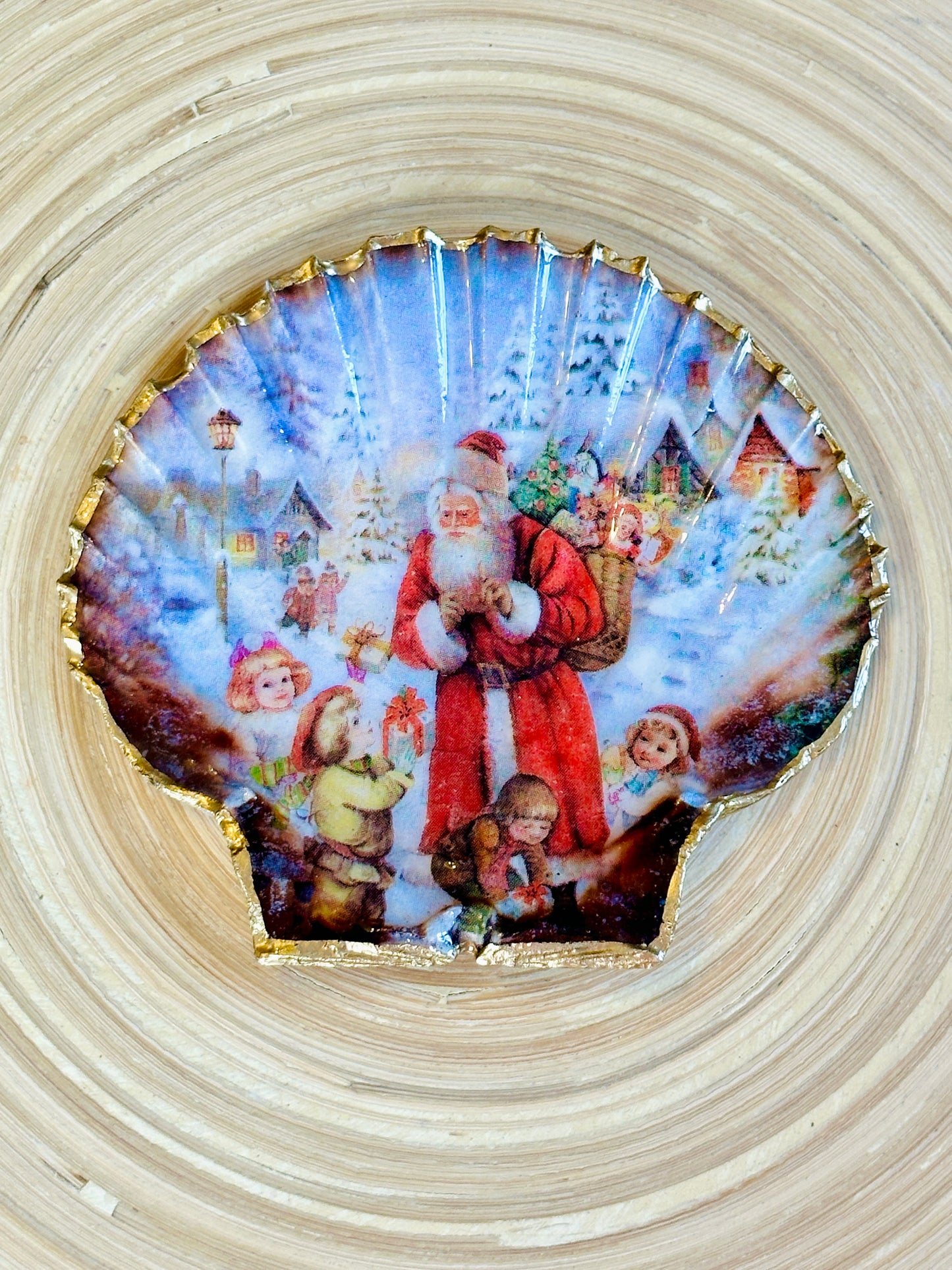 Father Christmas with Children on Flat Scallop